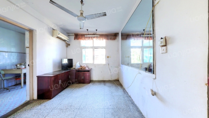 劳动东巷内衣厂家属院二手房实景图