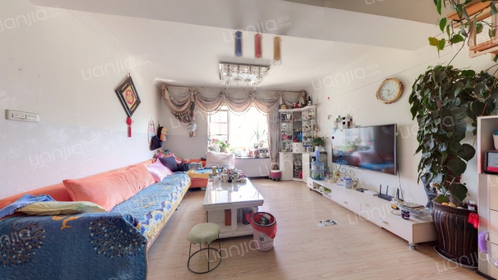 蓝色经典现代洋房二手房实景图