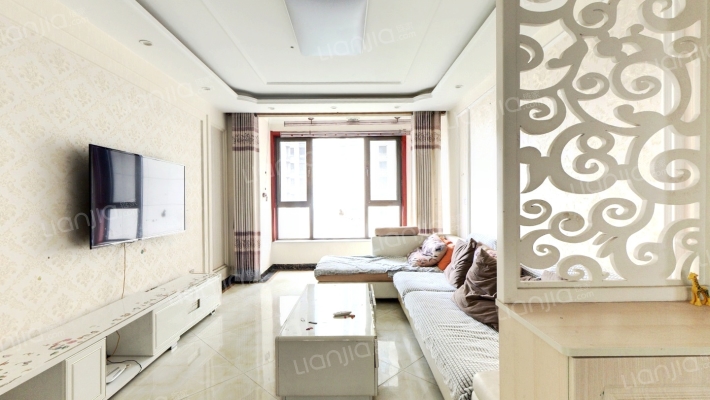 精装修 南北3居F户型 中层 东院 满二 带地下室-客厅