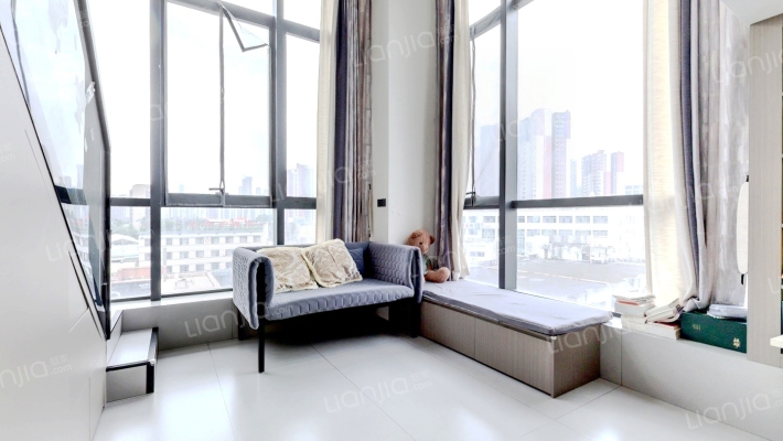 融创玖玺台二手房实景图