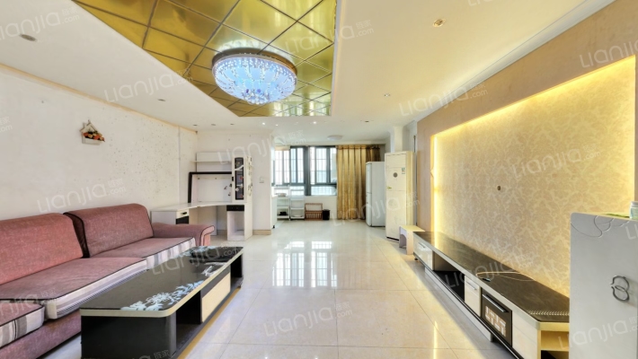 荷里活二手房实景图