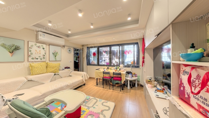 新世界大厦二手房实景图