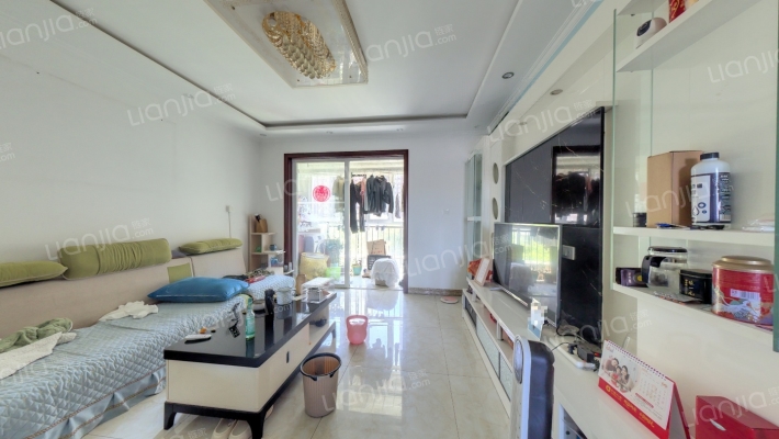 天地新城，房本满五唯一，采光好业主诚心出售-客厅