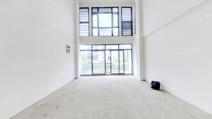 秦馀山庄二手房实景图