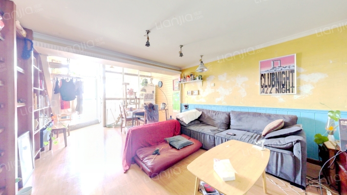 彩世界二手房实景图