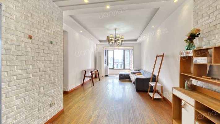 绿地中央广场C区二手房实景图