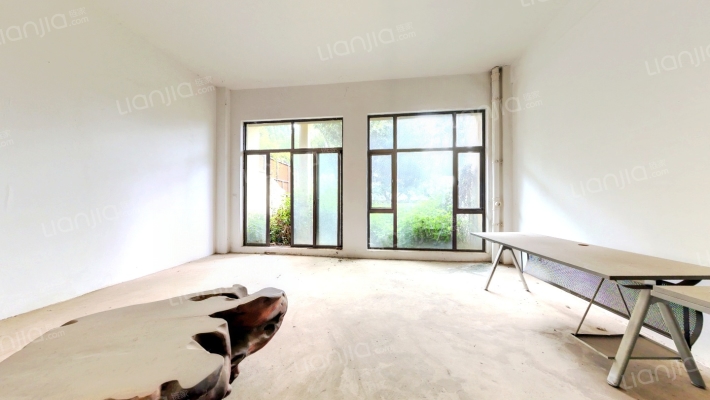 万辉星城卢瓦堡二手房实景图