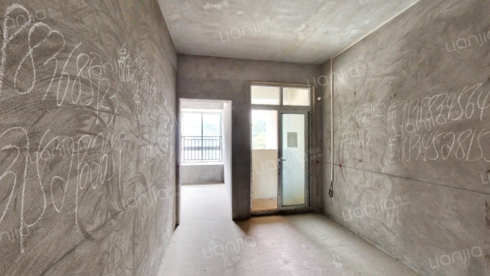 爱加欧郡2期二手房实景图