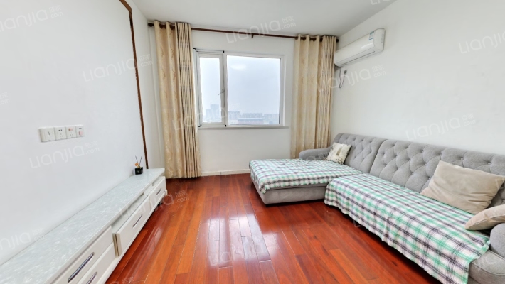 普罗旺斯二手房实景图