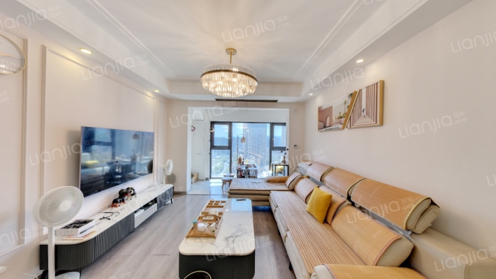 融创春晖十里岚峰庭二手房实景图