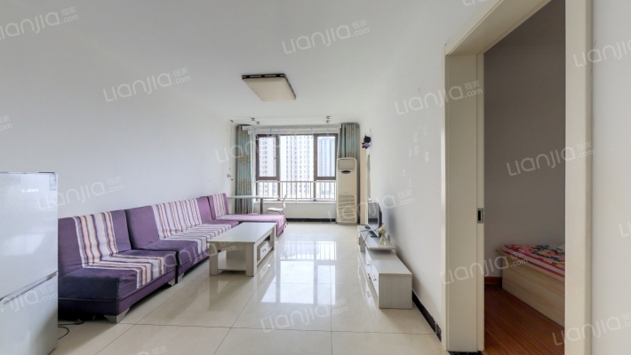 中高楼层的南向三居室，采光好。房本满二税费低-客厅