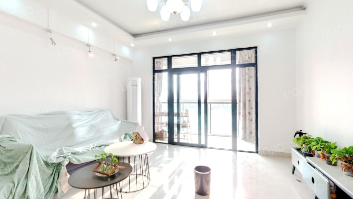 滨江河畔二手房实景图