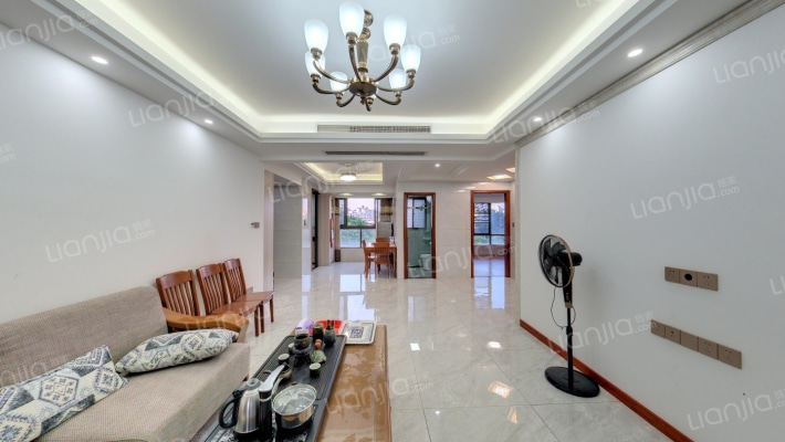 融信白宫B区二手房实景图