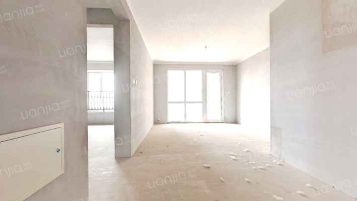 华融现代城南北通透三居室，可贷款。。-客厅