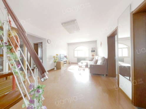 整租·香港中路155号 3室1厅 跃层 南/西/北