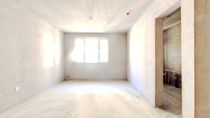 中高楼层南北通透户型采光充足配套设施齐全-客厅