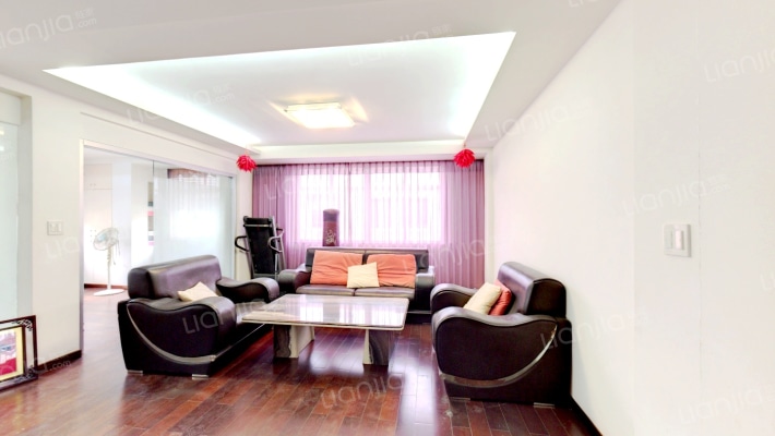 鸿源小区二手房实景图