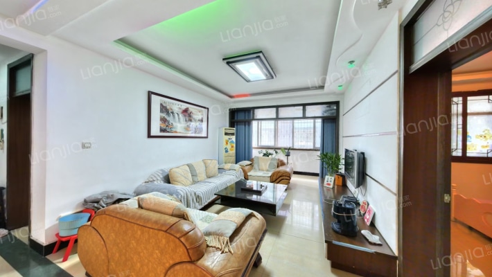 鸿泰花园二手房实景图