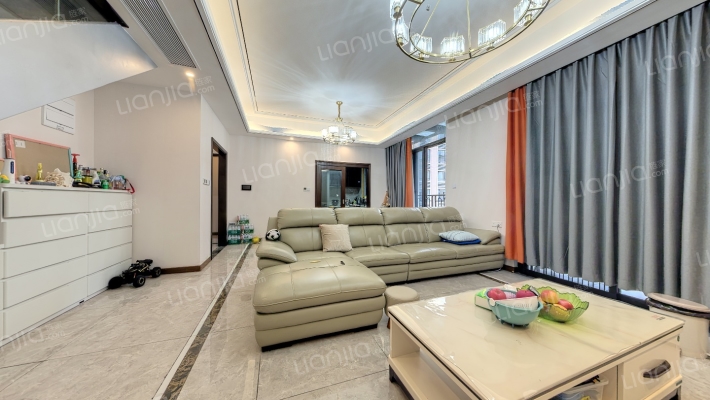 蔚蓝卡地亚云墅二手房实景图