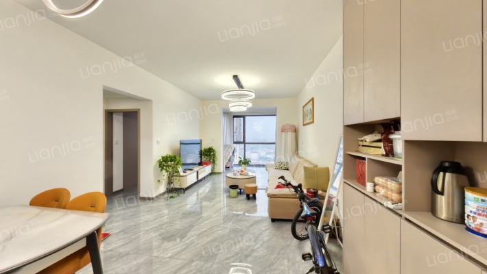 金舆名苑二手房实景图