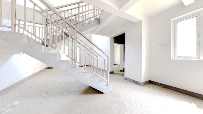 中欧尚郡二手房实景图