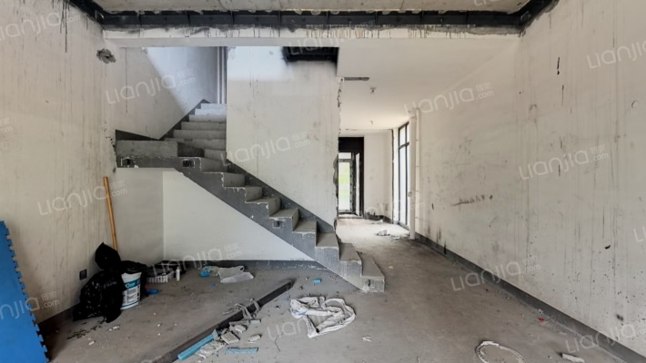 八达岭阿尔卡迪亚二手房实景图