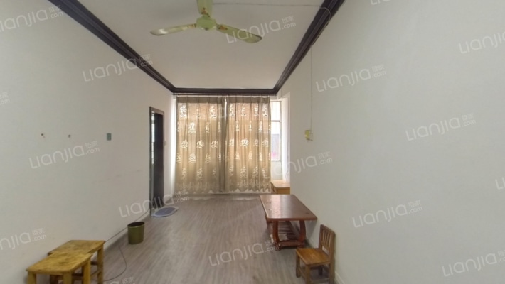 劳动路中段35号院二手房实景图