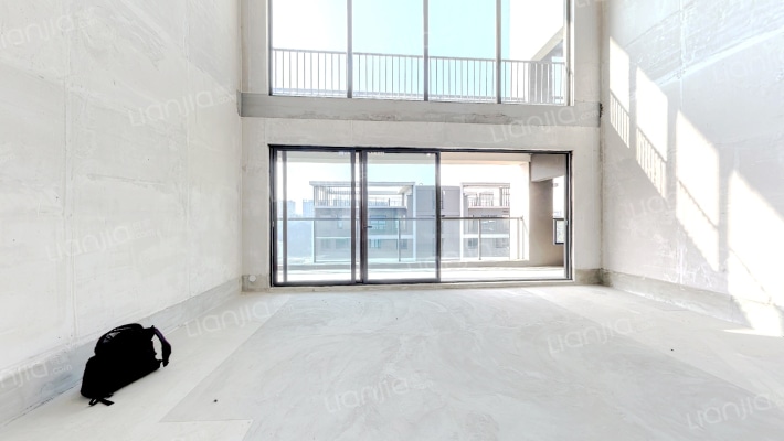 中海映山湖央墅二手房实景图