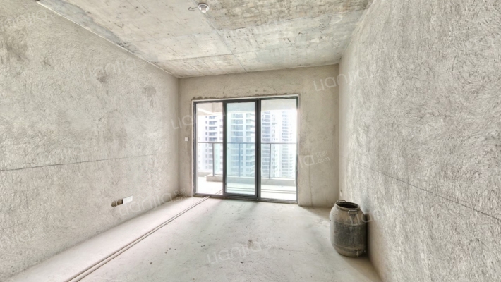 绿地东海岸三期海悦豪苑二手房实景图