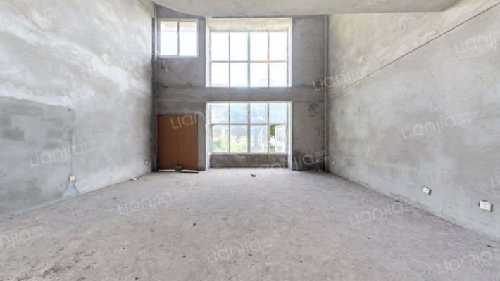 水岸花都艺墅二手房实景图