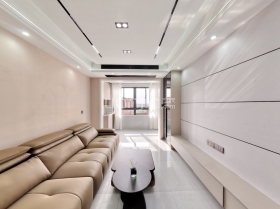 诚心出售，看房方便，中间好楼层。