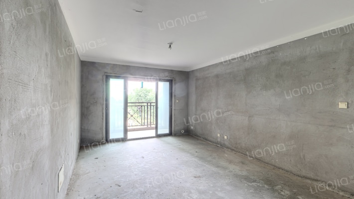 普罗旺斯小镇二手房实景图