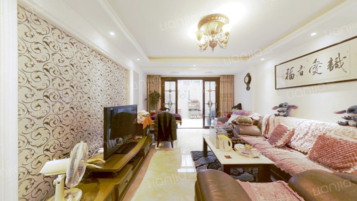 艾维尼小城二手房实景图