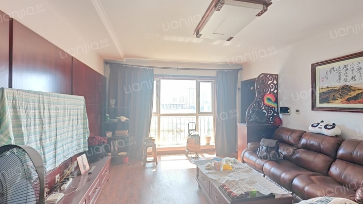 名爵滨河花园二手房实景图