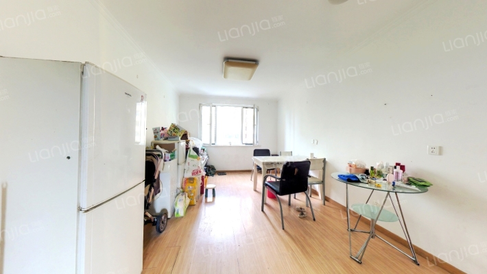 水岸花城，一线河景美宅，标准现房，即买即住-客厅