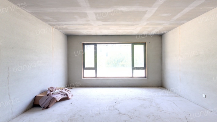 鸿玮澜山三期尊岳二手房实景图