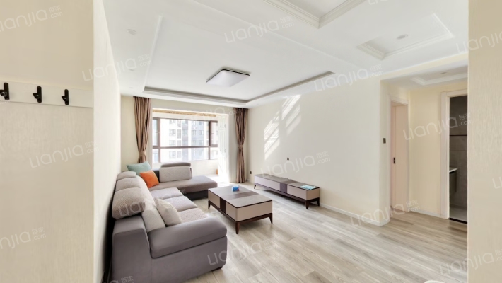 万达临湖苑E区二手房实景图