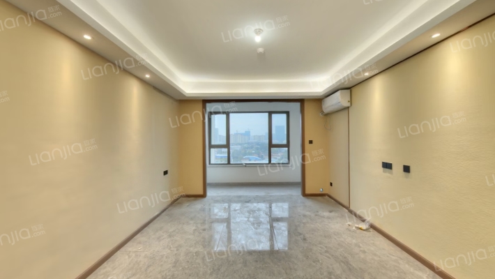 绿地国港新里城一期二手房实景图