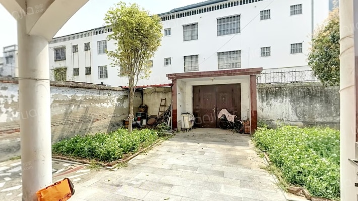 交通路别墅二手房实景图