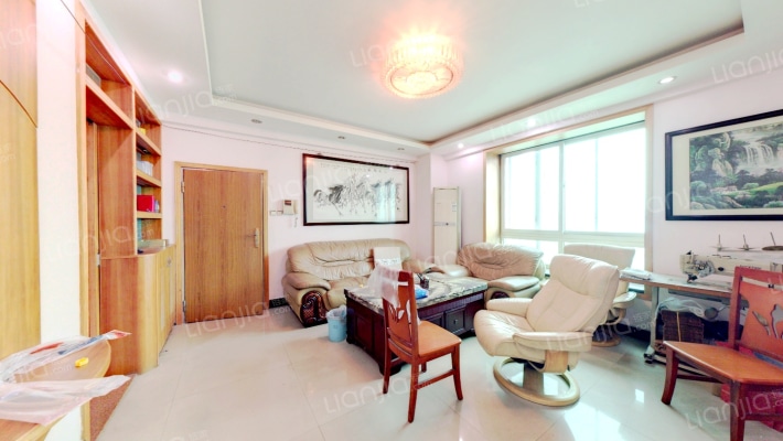 假日豪庭二手房实景图