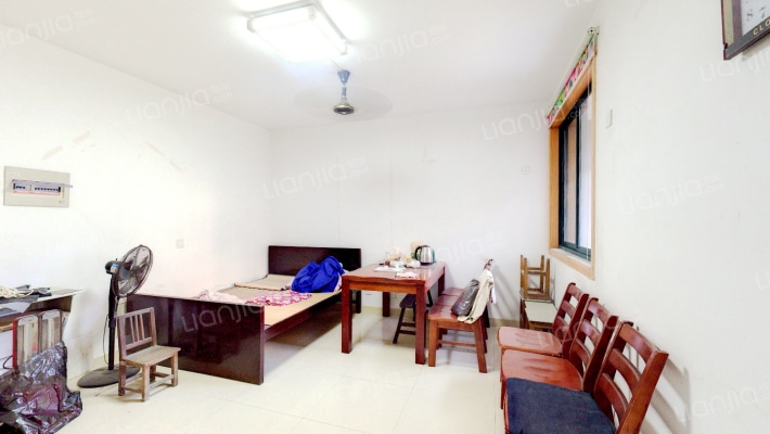 卫星花园二手房实景图