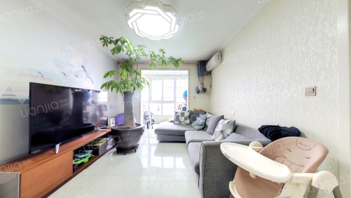 业主诚心出售，精装修，采光好，看房方便-客厅