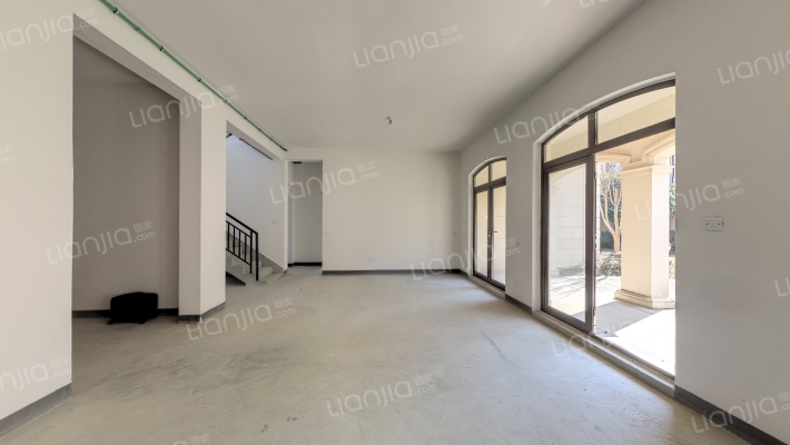 青山湖玫瑰园二手房实景图