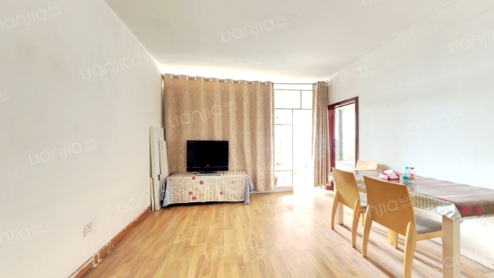 公园壹号满五不唯一，朝西的，下午采光好，简装-客厅