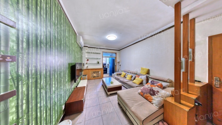 市建委家属院二手房实景图