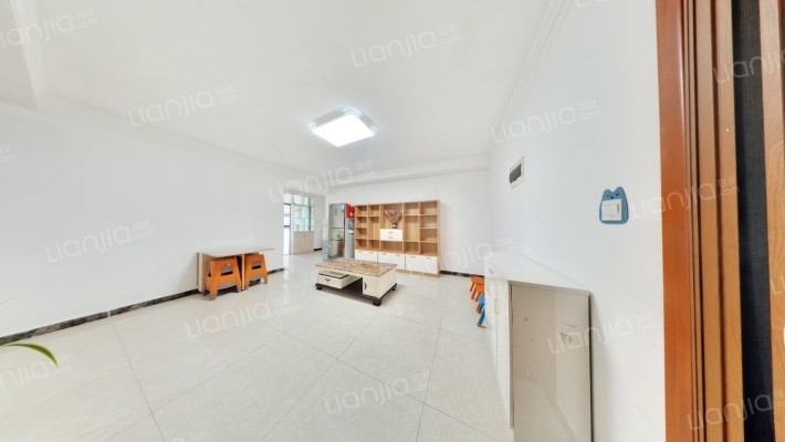 美林河畔二手房实景图