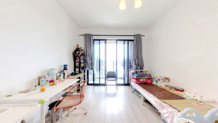 鸿荣源尚峻御园二手房实景图