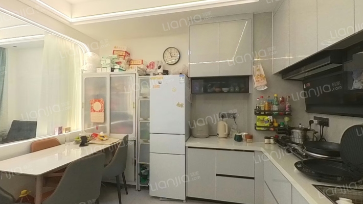白金公寓二手房实景图