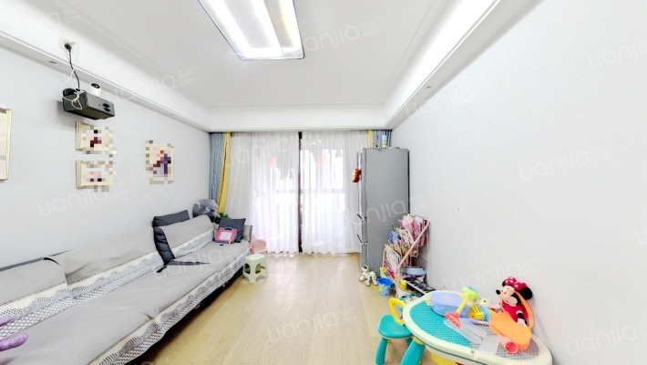 中赫玫瑰园二手房实景图