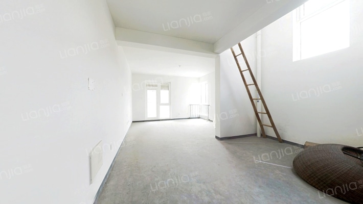 青岛小镇·观湖东区二手房实景图